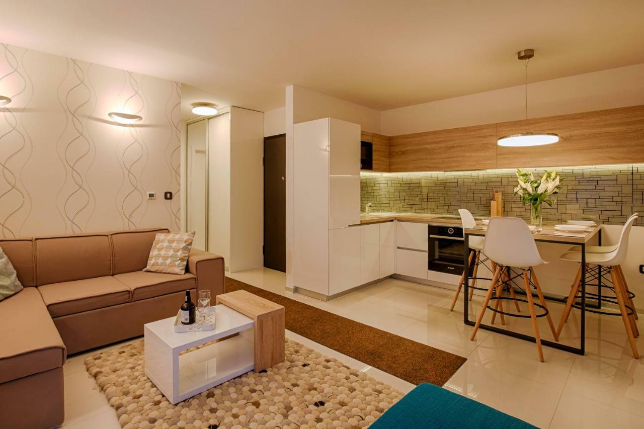 קרק Deluxe New Apartments - Few Steps From The Beach - Luxury Holiday With Style - By Traveler Tourist Agency Krk מראה חיצוני תמונה
