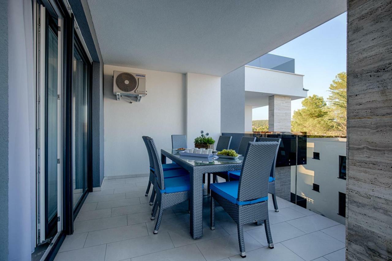 קרק Deluxe New Apartments - Few Steps From The Beach - Luxury Holiday With Style - By Traveler Tourist Agency Krk מראה חיצוני תמונה