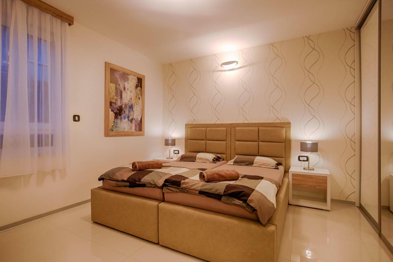 קרק Deluxe New Apartments - Few Steps From The Beach - Luxury Holiday With Style - By Traveler Tourist Agency Krk מראה חיצוני תמונה