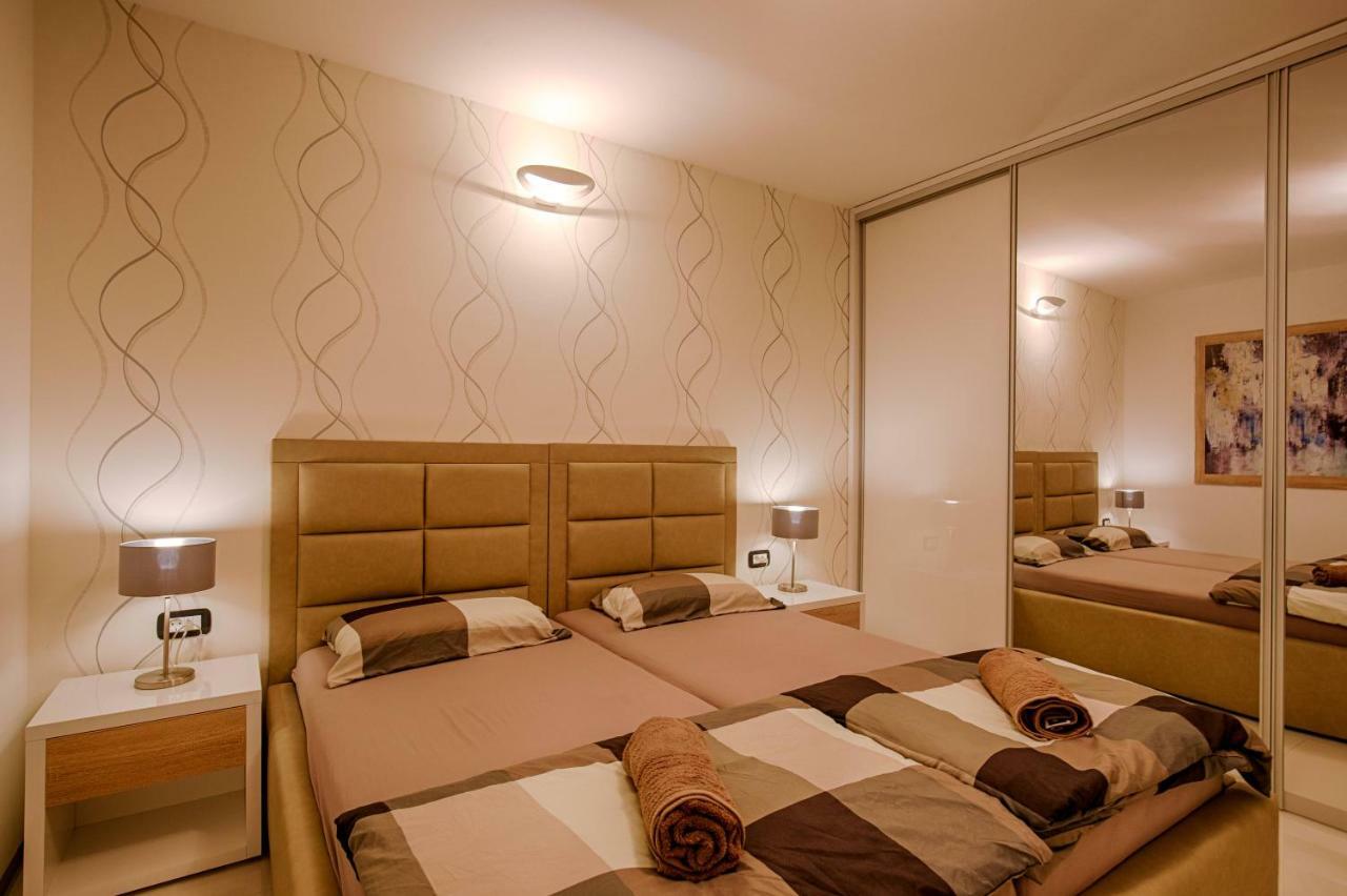 קרק Deluxe New Apartments - Few Steps From The Beach - Luxury Holiday With Style - By Traveler Tourist Agency Krk מראה חיצוני תמונה